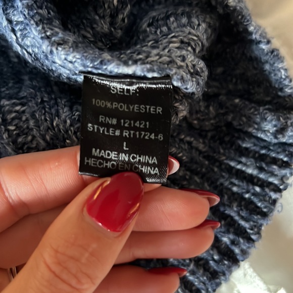 Sweater - Picture 5 of 5